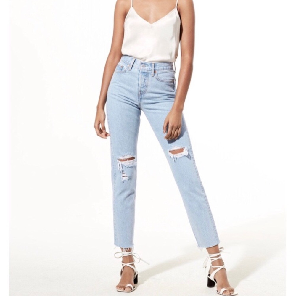 Levi’s Wedgie Jeans Kiss Off Light Wash Size 29